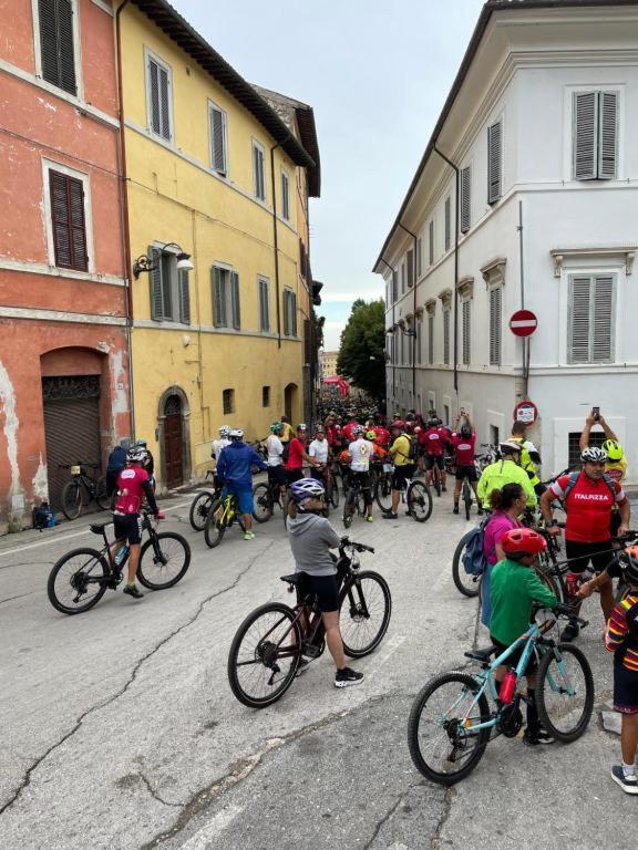Bhr - Appartamento Dell'Anfiteatro Spoleto Kültér fotó